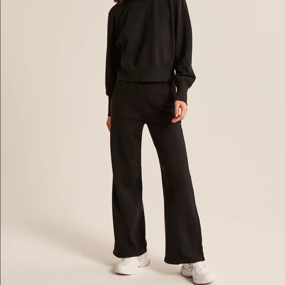Abercrombie & Fitch Pants - Like New Abercrombie and Fitch Wide Leg Sweatpants